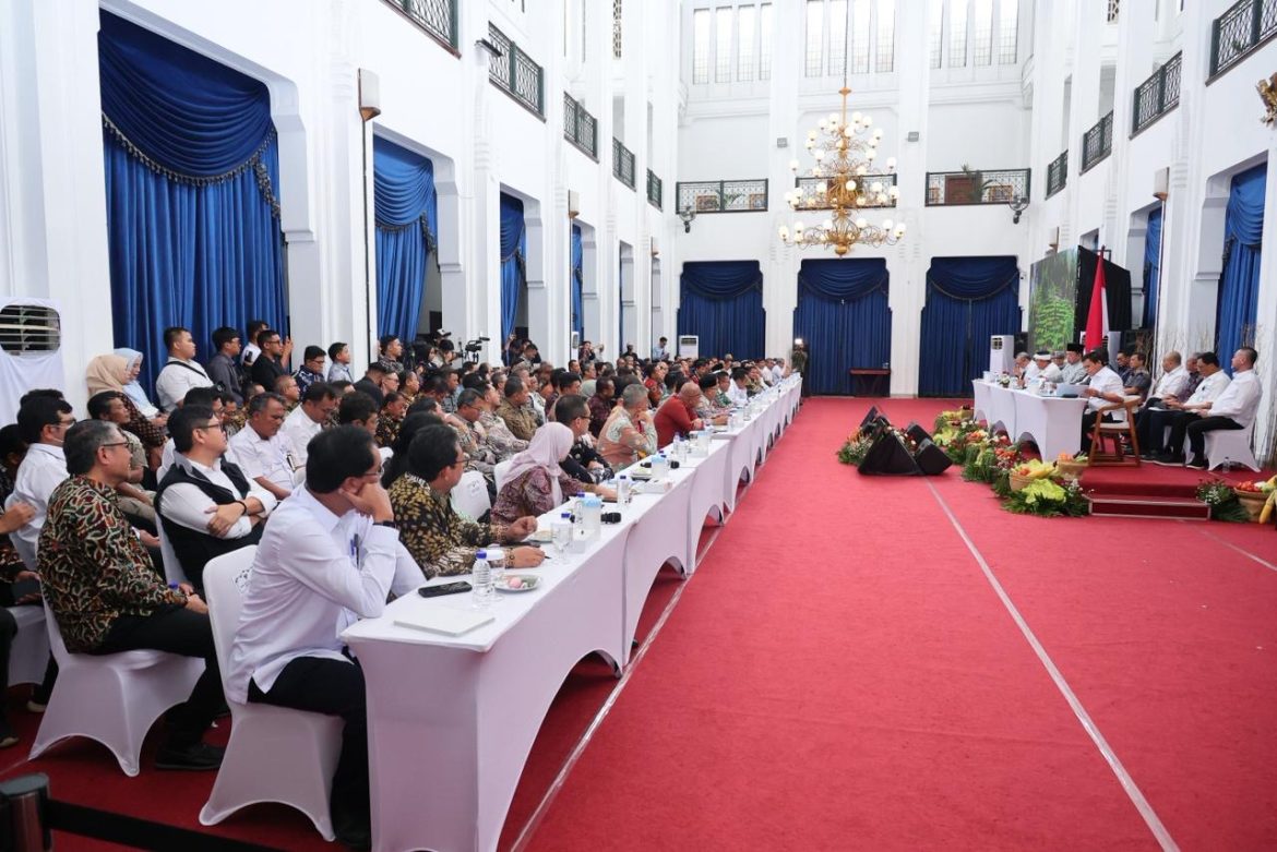 Rakor dengan Kepala Daerah Se-Jawa Barat, Menteri Nusron Ungkap Skema Penggantian dan Sanksi Alih Fungsi Lahan Sawah
