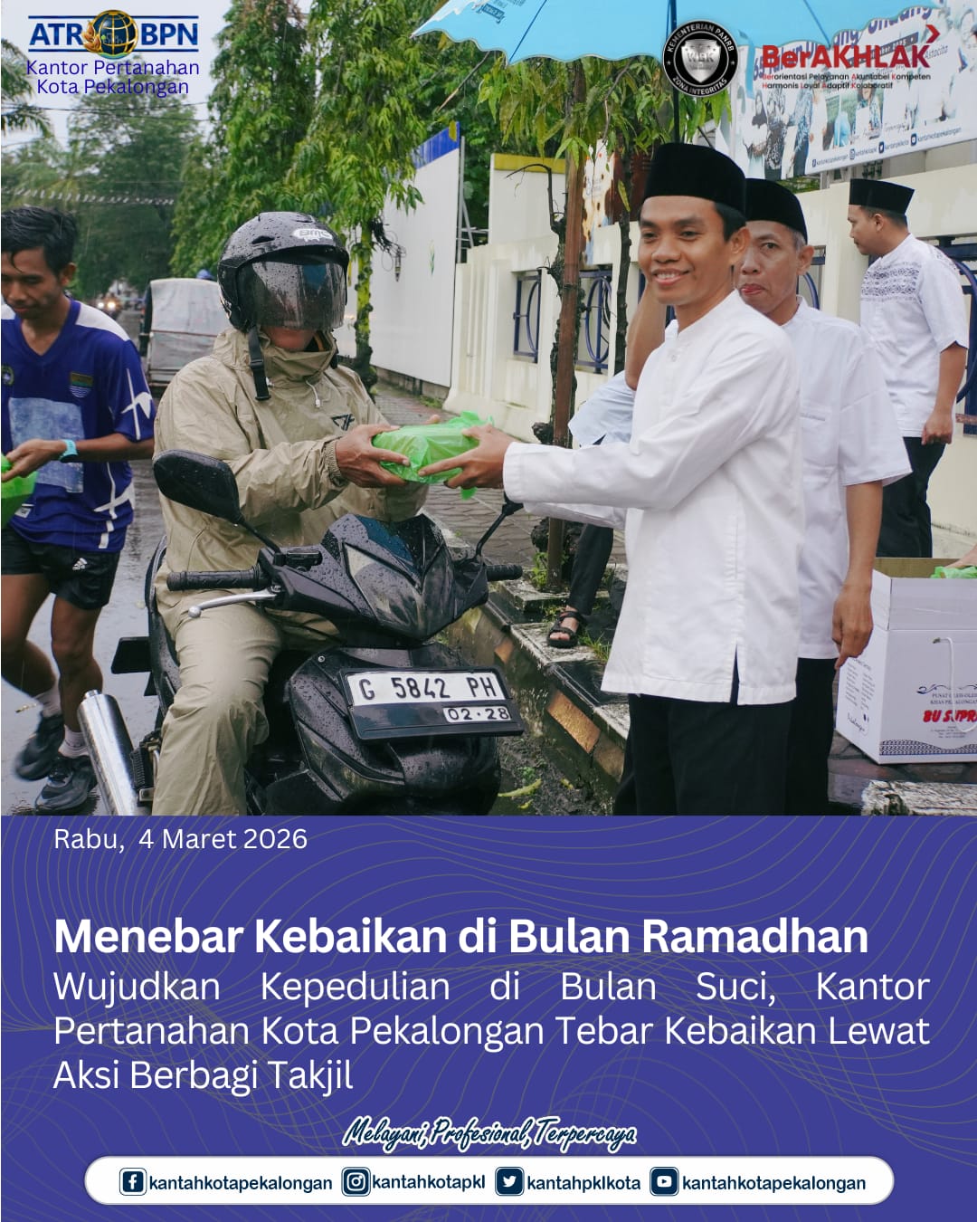 Wujudkan Kepedulian di Bulan Suci, Kantah Kota Pekalongan Tebar Kebaikan Lewat Aksi Berbagi Takjil