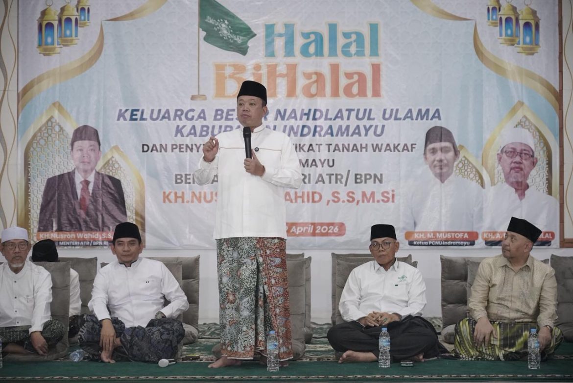 Hadiri Halalbihalal dan Penyerahan Sertipikat Tanah Wakaf PCNU Indramayu, Menteri Nusron Minta NU Berikan Kebermanfaatan bagi Masyarakat
